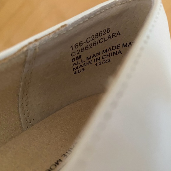 Cliffs by White Mountain Women's White Flats Memory Foam Insole - Picture 8 of 9